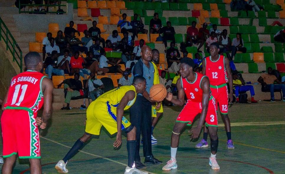 Basketball: phases finales nationales seniors hommes et dames: Les favoris confirment, le suspense reste entier pour les demi-finales