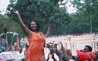 L’univers des fous, la pratique musicale et le charlatanisme au cœur de « Le monde est un ballet » de Issa Traoré de Brahima L’univers des fous, la pratique musicale et le charlatanisme au cœur de « Le monde est un ballet » de Issa Traoré de Brahima